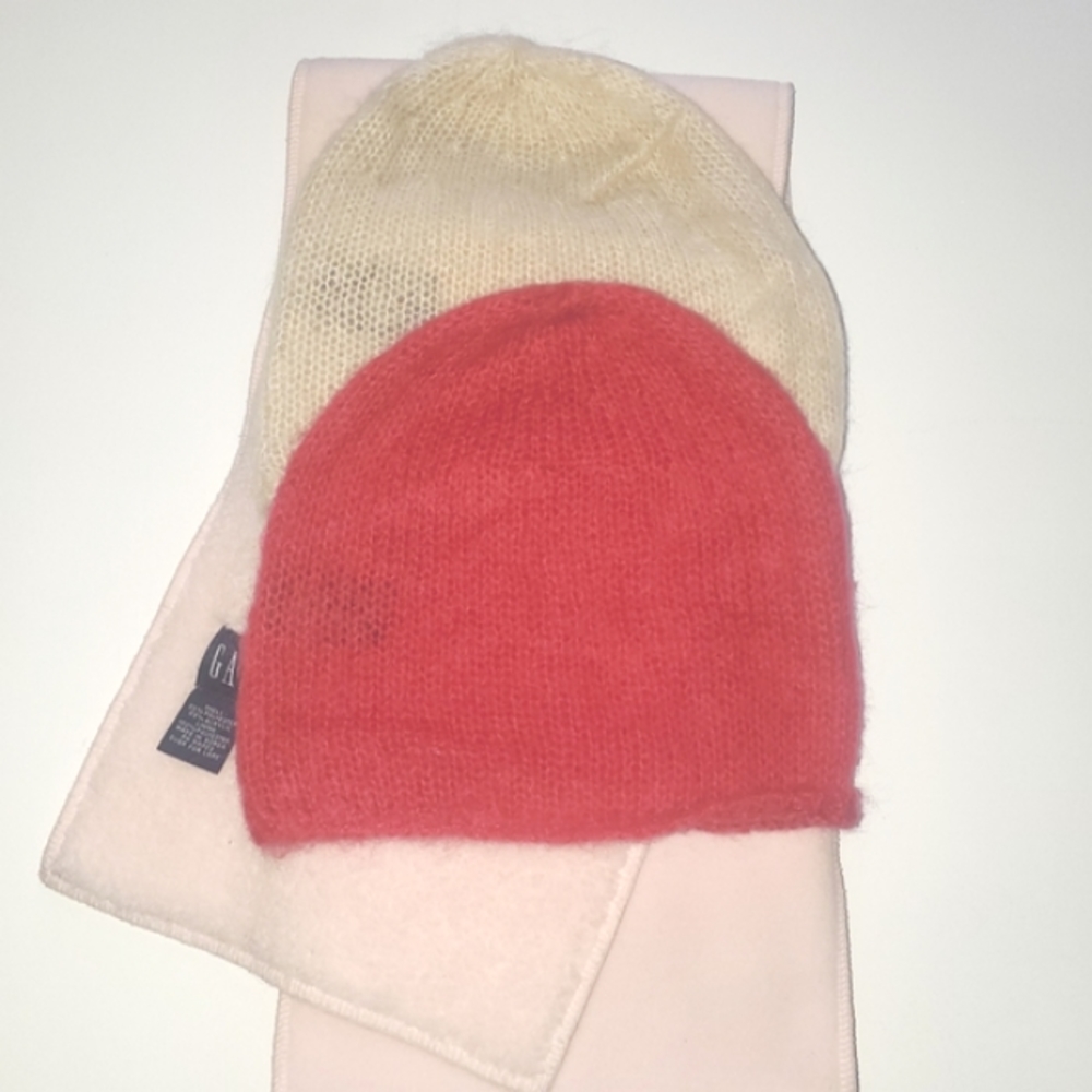 GAP SCARF AND HATS - Picture 2 of 7